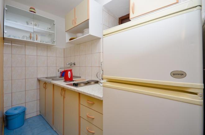 Apartments With A Parking Space Brela, Makarska - 11552 Exterior foto