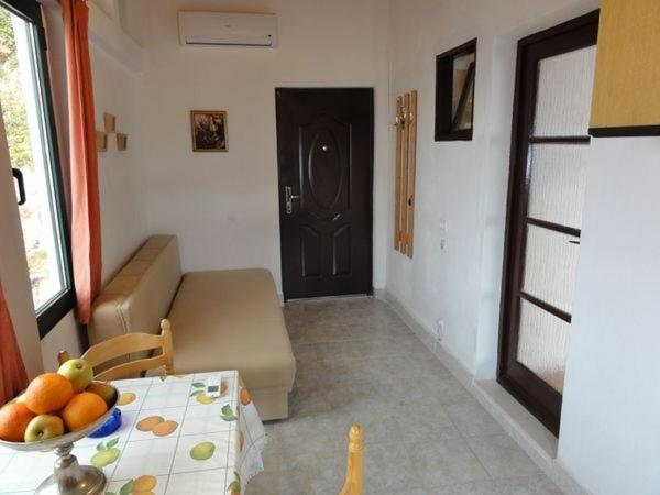 Apartments With A Parking Space Brela, Makarska - 11552 Exterior foto
